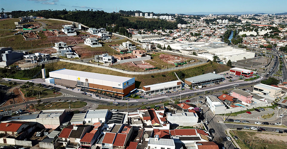 Imagem aérea do Florestal Mall em Jundiaí com destaque para a expansão Mall 2B.