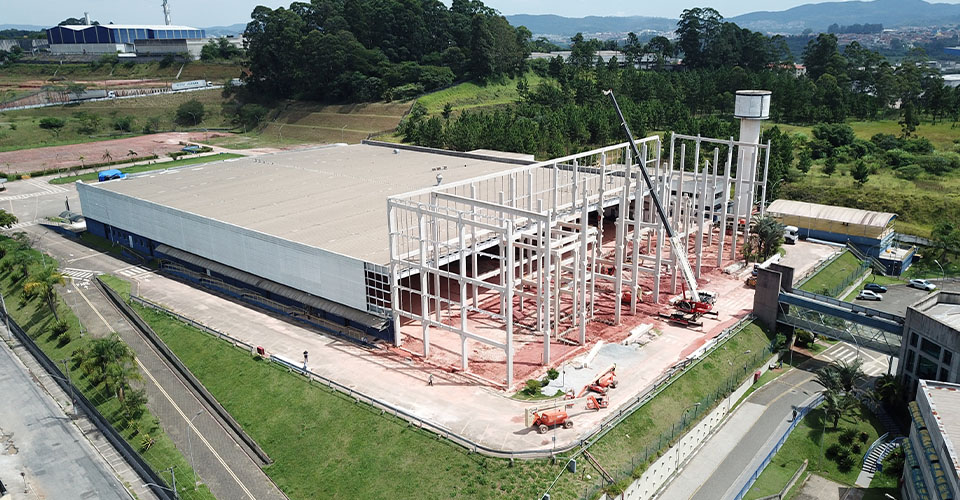 Estrutura em obras do galpão logístico da Futura Tintas em Guarulhos/SP.