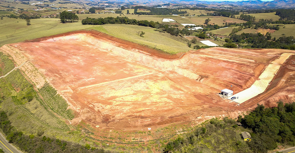 Fundação em execução do projeto logístico da Edan Import, no sul de Minas.