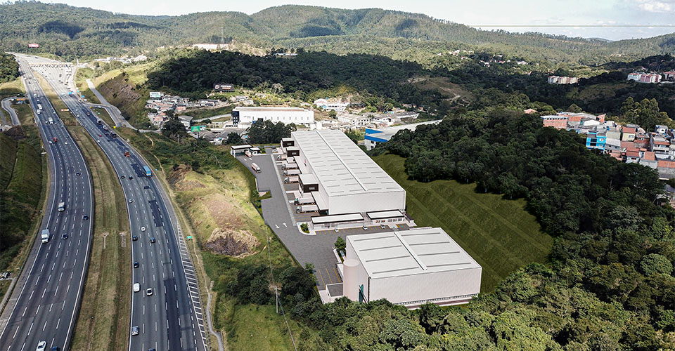 Perspectiva aérea renderizada do novo galpão industrial em construção em Caieiras/SP.