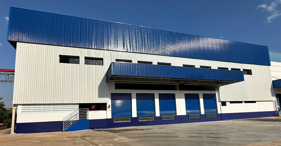 Fachada do galpão da Hellermann após conclusão da ampliação logística.