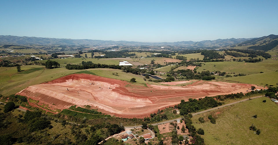 Fase inicial das obras de infraestrutura no loteamento industrial e logístico Edan Park.