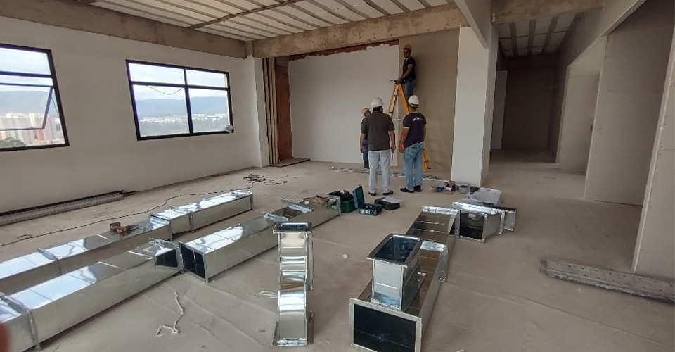 Espaço técnico em andamento do laboratório de aromas da MasterSense com estrutura moderna e funcional.