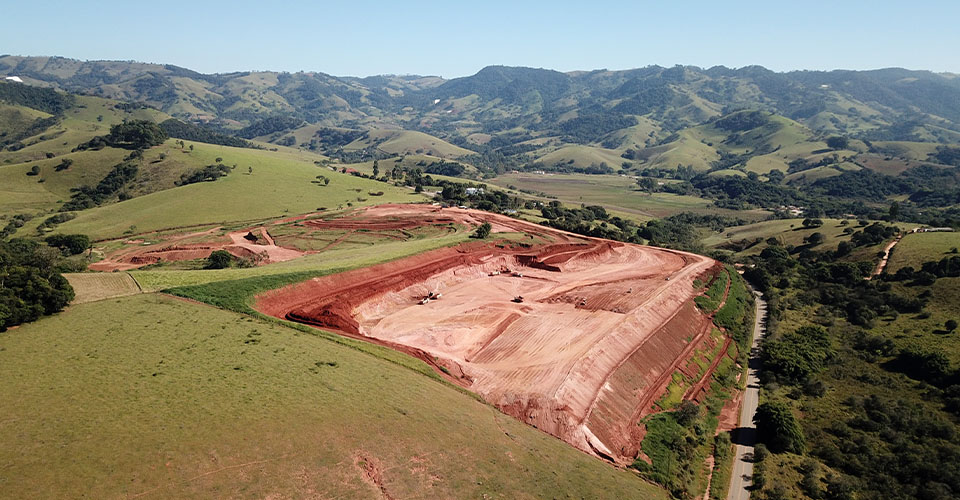 Serviços de terraplenagem iniciados no projeto logístico Edan Park, em Estiva/MG.