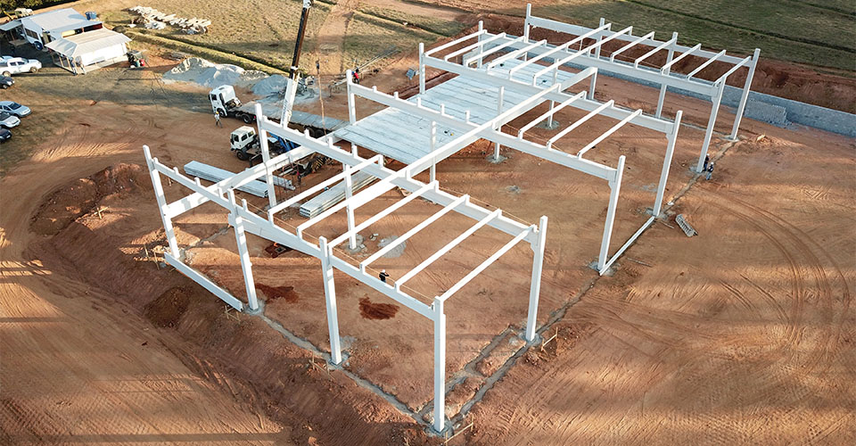 Estrutura metálica do Sandvik Coromant Center em Jundiaí, com projeto built to suit.